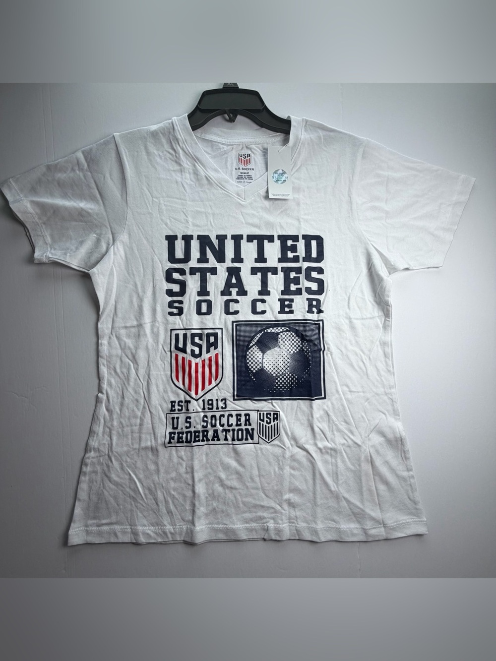 Official U.S. Soccer Federation White V-Neck Graphic T-Shirt Women Size M NWT